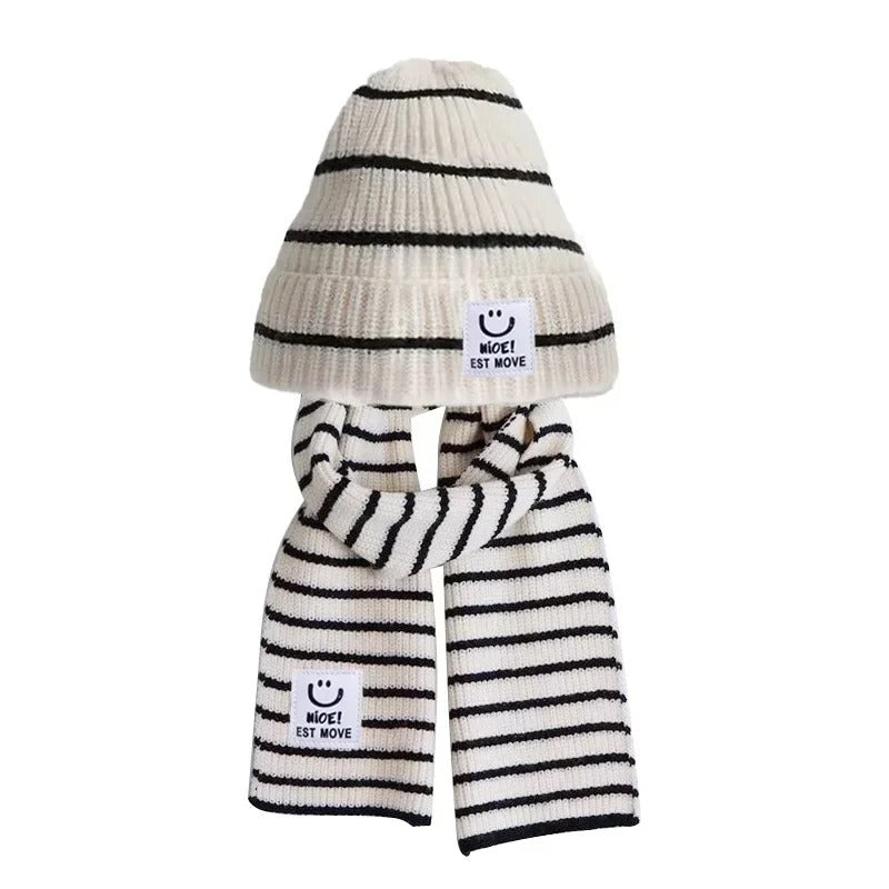 Unisex knitted scarf and hat for toddlers