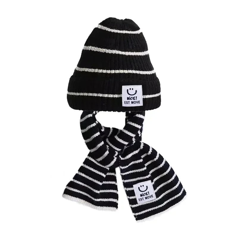 Unisex knitted scarf and hat for toddlers